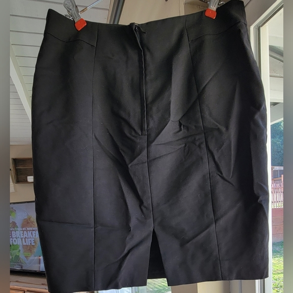 Women's pencil skirt and blouse. Size Med - Picture 4 of 4